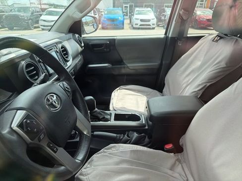 Used 2017 Toyota Tacoma SR5 w/ Tow Package image 9