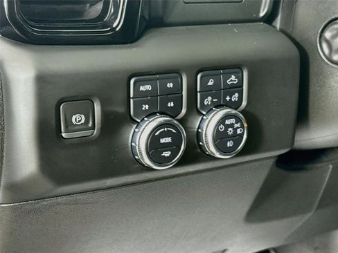 Used 2023 GMC Sierra 1500 AT4 w/ AT4 Preferred Package AWD/4WD image 12