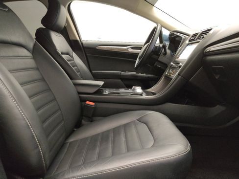 Used 2018 Ford Fusion SE w/ Fusion SE Technology Package FWD image 21