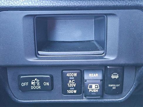 Used 2017 Toyota Tacoma TRD Off-Road w/ Tow Package AWD/4WD image 16
