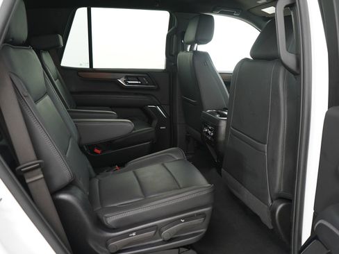 Used 2025 GMC Yukon Denali AWD/4WD image 14