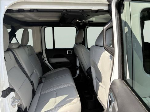 Used 2023 Jeep Wrangler Unlimited Sahara AWD/4WD image 11