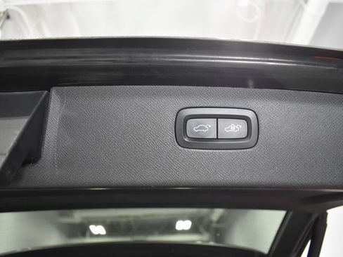 Used 2016 Volvo XC90 T6 Momentum w/ Momentum Plus Package AWD/4WD image 29