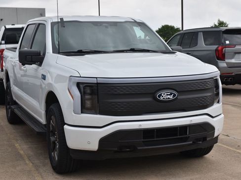 Used 2024 Ford F150 Lightning Flash AWD/4WD image 4