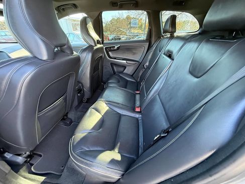 Used 2016 Volvo XC60 T6 R-Design Platinum w/ Climate Package image 14
