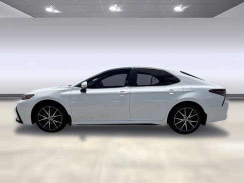 Used 2023 Toyota Camry SE FWD image 2