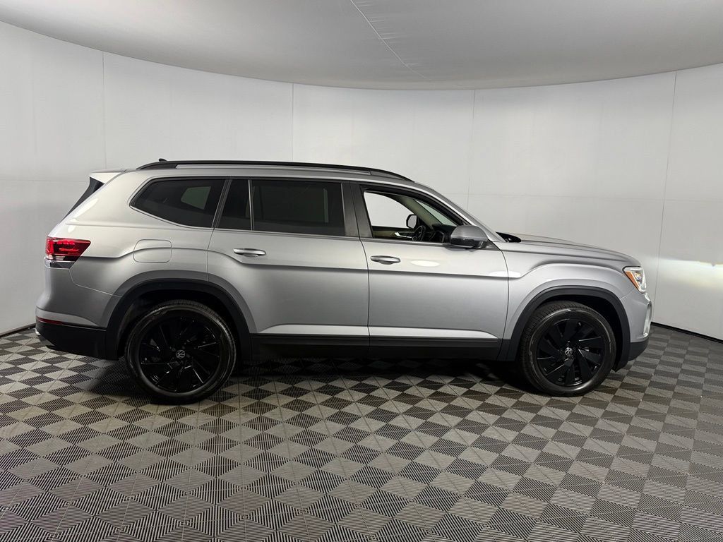 Used 2026 Volkswagen Atlas SE AWD/4WD image 4
