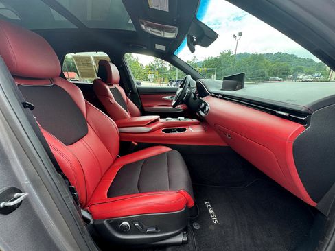 Used 2022 Genesis GV70 2.5T w/ Sport Prestige Package image 19