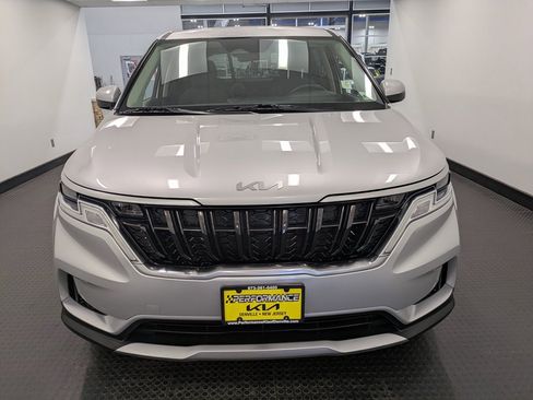 Certified 2022 Kia Carnival LX image 2