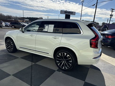 Used 2025 Volvo XC90 B6 Plus image 8