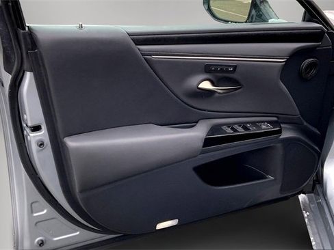 Certified 2023 Lexus ES 250 w/ Premium Package image 17