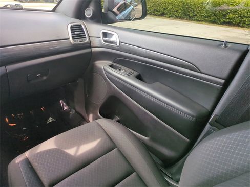 Used 2021 Jeep Grand Cherokee Laredo image 19