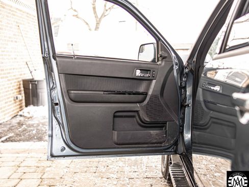 Used 2010 Ford Escape Limited image 31