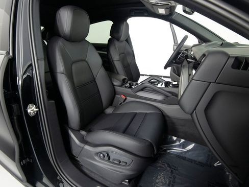New 2026 Porsche Cayenne Coupe image 33