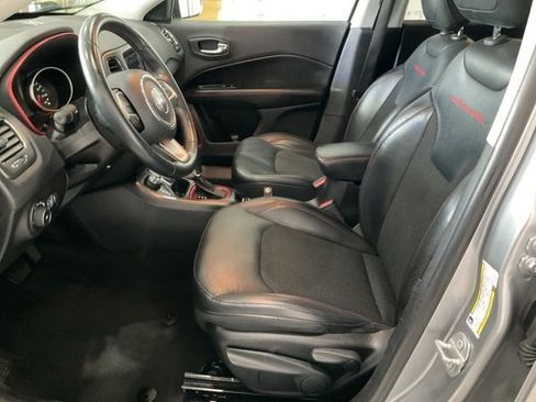 Used 2018 Jeep Compass Trailhawk image 4