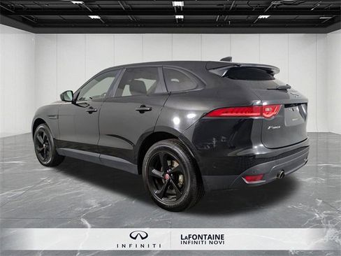 Used 2017 Jaguar F-PACE Premium image 3