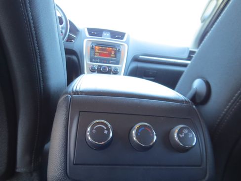 Used 2016 GMC Acadia SLE image 16