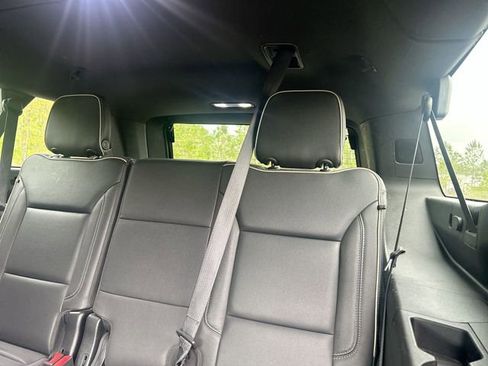 Used 2023 Chevrolet Suburban Premier image 27