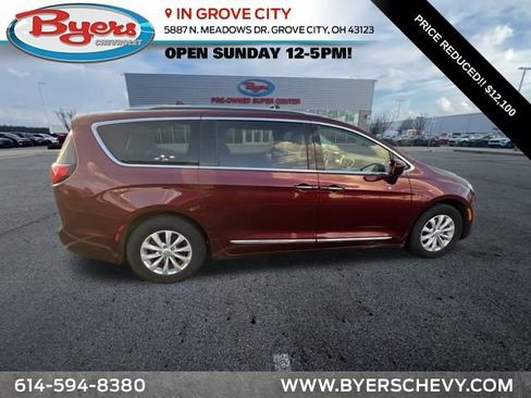 Used 2018 Chrysler Pacifica Touring-L image 1
