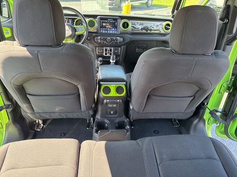 Used 2019 Jeep Wrangler Unlimited Sahara w/ Uconnect 4C Nav & Sound Group AWD/4WD image 25