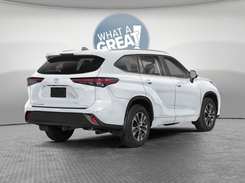 New 2026 Toyota Highlander Platinum AWD/4WD image 3