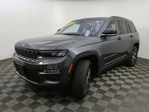 Used 2025 Jeep Grand Cherokee Limited AWD/4WD image 5
