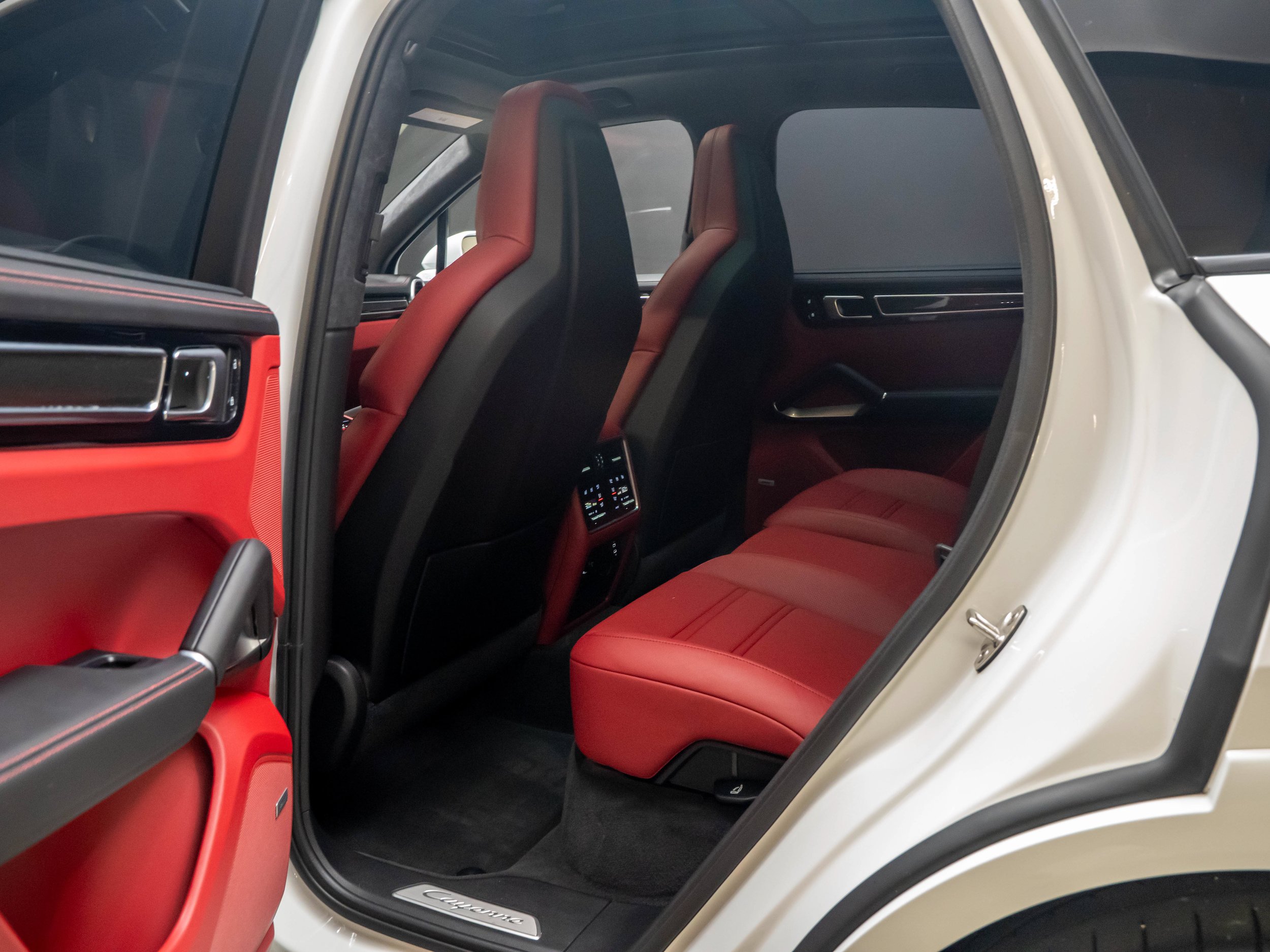 Used 2022 Porsche Cayenne Turbo S AWD/4WD image 34
