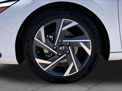 Used 2025 Hyundai Elantra Limited FWD image 10