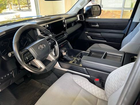 Used 2022 Toyota Tundra SR5 w/ SR5 Convenience Package image 18