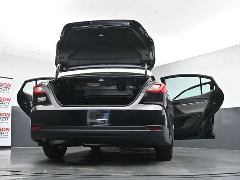 Used 2025 Toyota Camry LE image 29