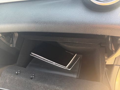 Used 2019 Mercedes-Benz GLC 300 GLC 300 w/ Parking Assistance Package image 28