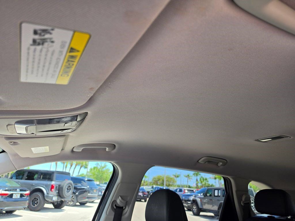 Used 2022 Kia Sorento S FWD image 25