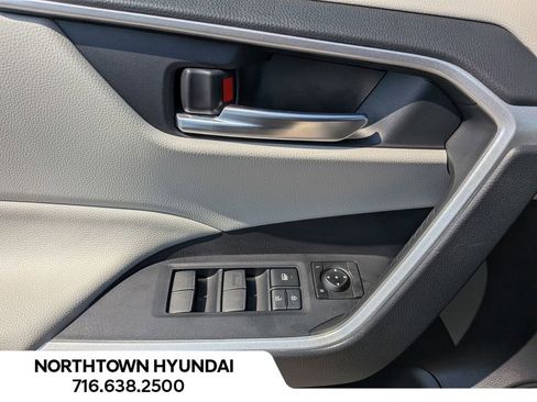 Used 2025 Toyota RAV4 XLE AWD/4WD image 29