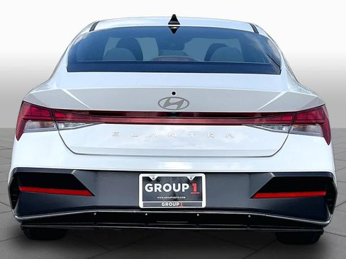 Used 2025 Hyundai Elantra SEL FWD image 5