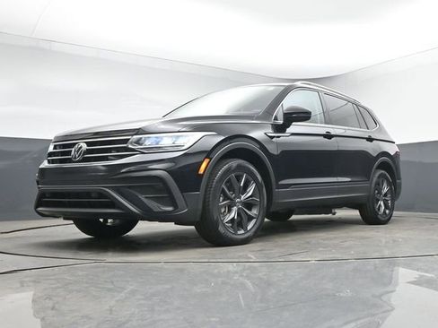 Used 2023 Volkswagen Tiguan SE FWD image 31
