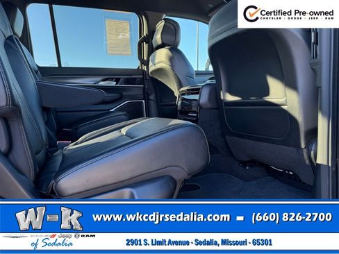 Certified 2024 Jeep Wagoneer Series III AWD/4WD image 32