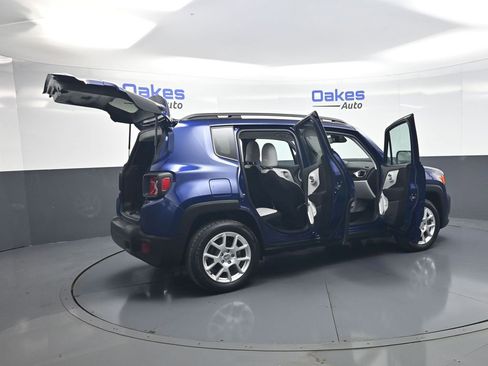 Used 2019 Jeep Renegade Latitude w/ Cold Weather Group FWD image 52