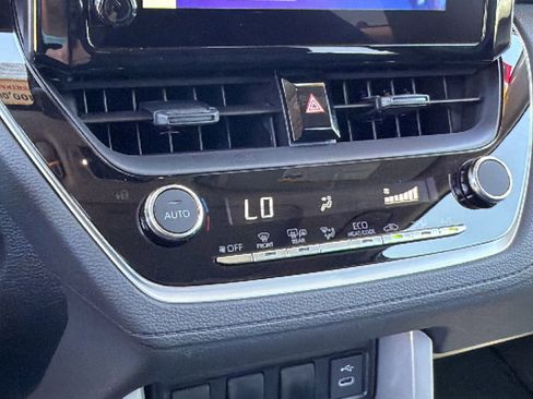Certified 2025 Toyota Corolla Cross LE AWD/4WD image 14