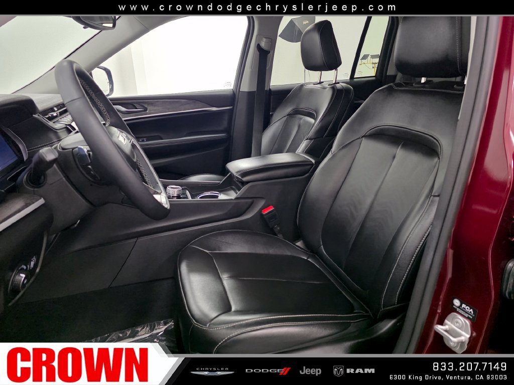 Used 2024 Jeep Grand Cherokee Limited w/ Black Appearance Package RWD image 18