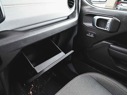 Used 2024 Jeep Wrangler Unlimited w/ Convenience Group image 15