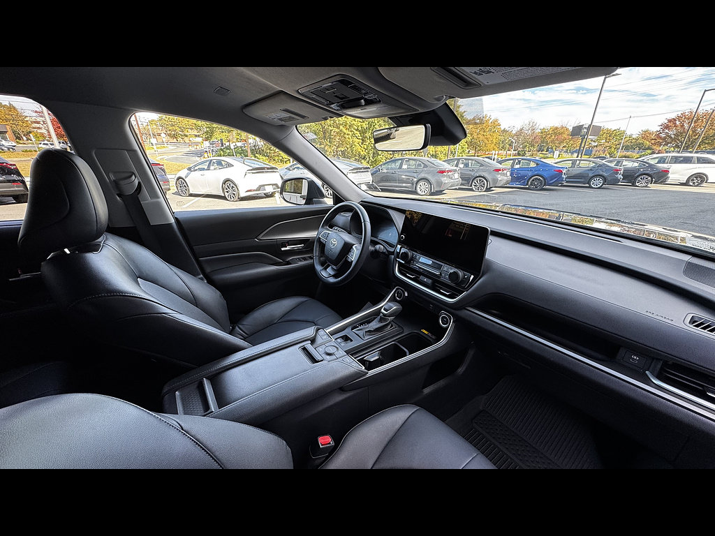Certified 2024 Toyota Grand Highlander AWD image 31