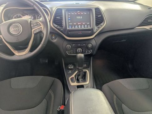 Used 2016 Jeep Cherokee Latitude w/ Comfort/Convenience Group AWD/4WD image 25