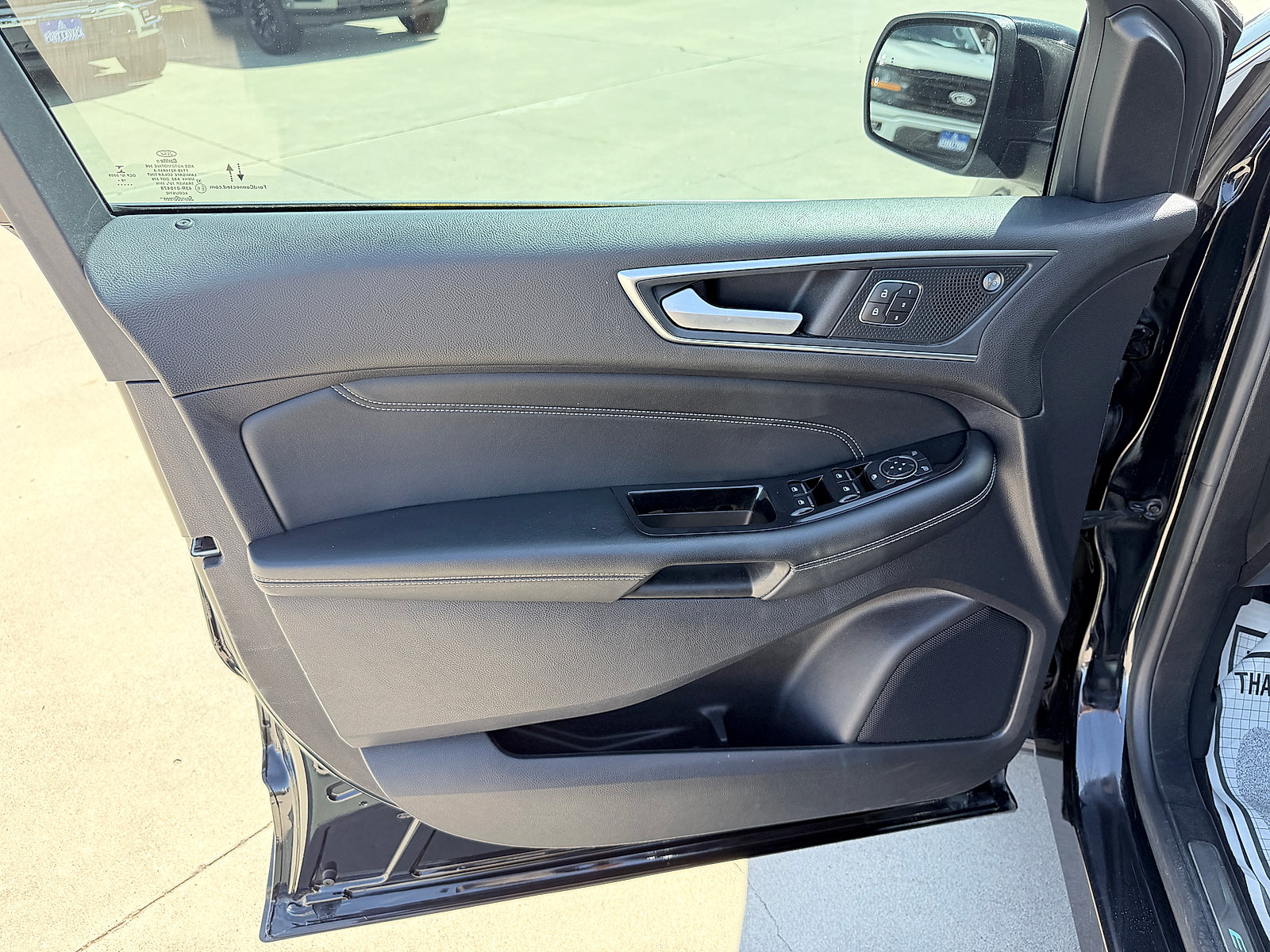 Used 2020 Ford Edge Titanium FWD image 21