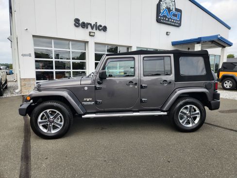 Used 2016 Jeep Wrangler Unlimited Sahara w/ Dual Top Group image 7