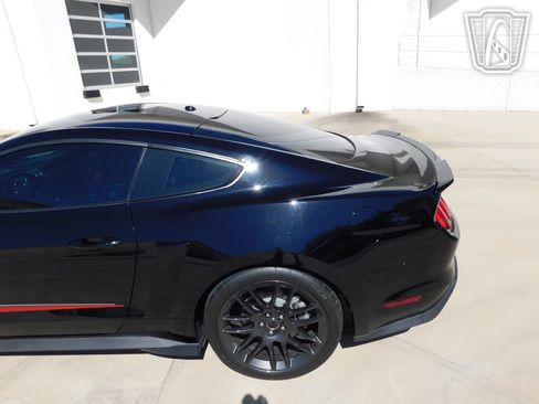 Used 2017 Ford Mustang GT Premium image 17