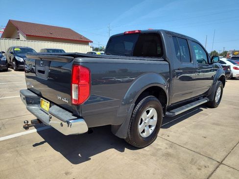 Used 2013 Nissan Frontier SV w/ SV Value Truck Pkg AWD/4WD image 4