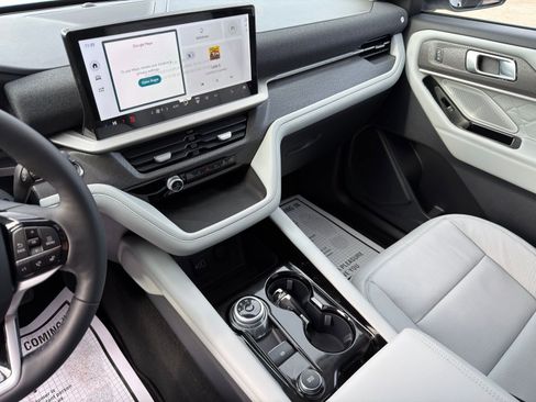 New 2026 Ford Explorer Platinum w/ LUX Leather Package image 23