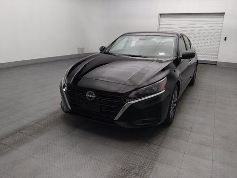 Used 2025 Nissan Altima 2.5 SV FWD image 15