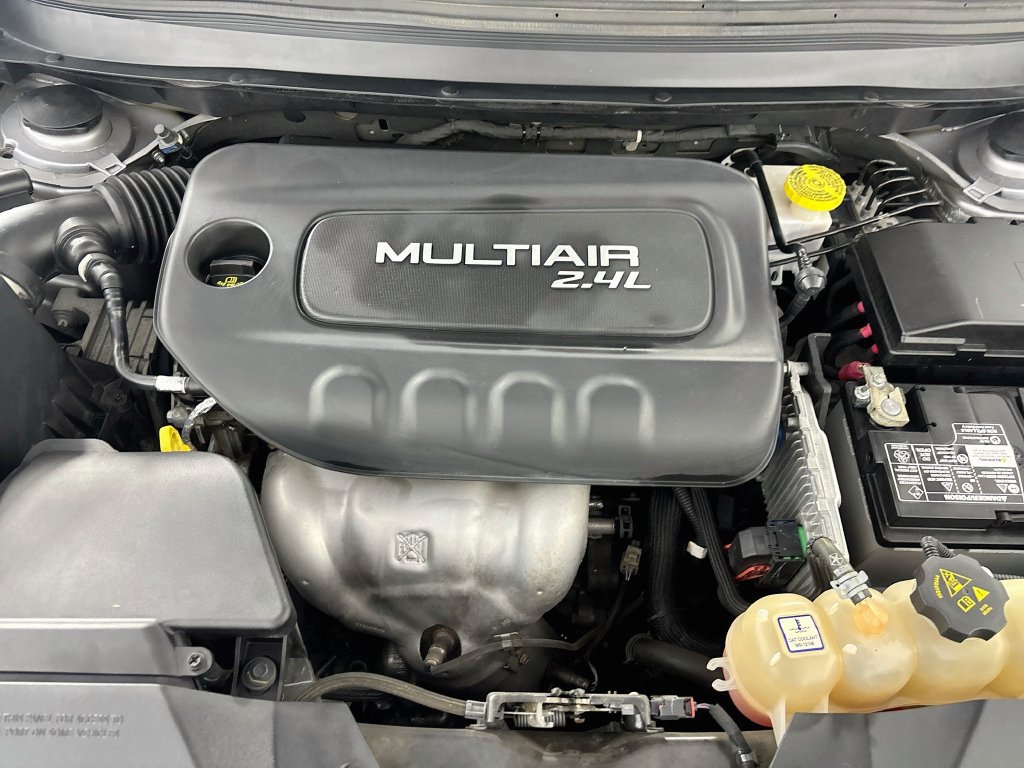 Used 2019 Jeep Cherokee Latitude Plus w/ Cold Weather Group AWD/4WD image 28