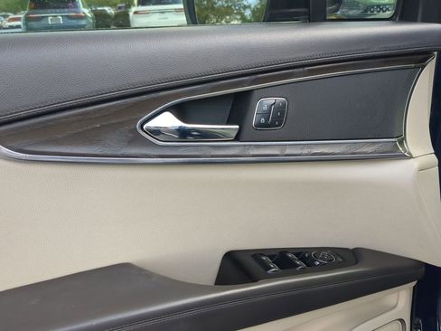 Used 2018 Lincoln MKX Reserve w/ Lincoln MKX Climate Package image 12